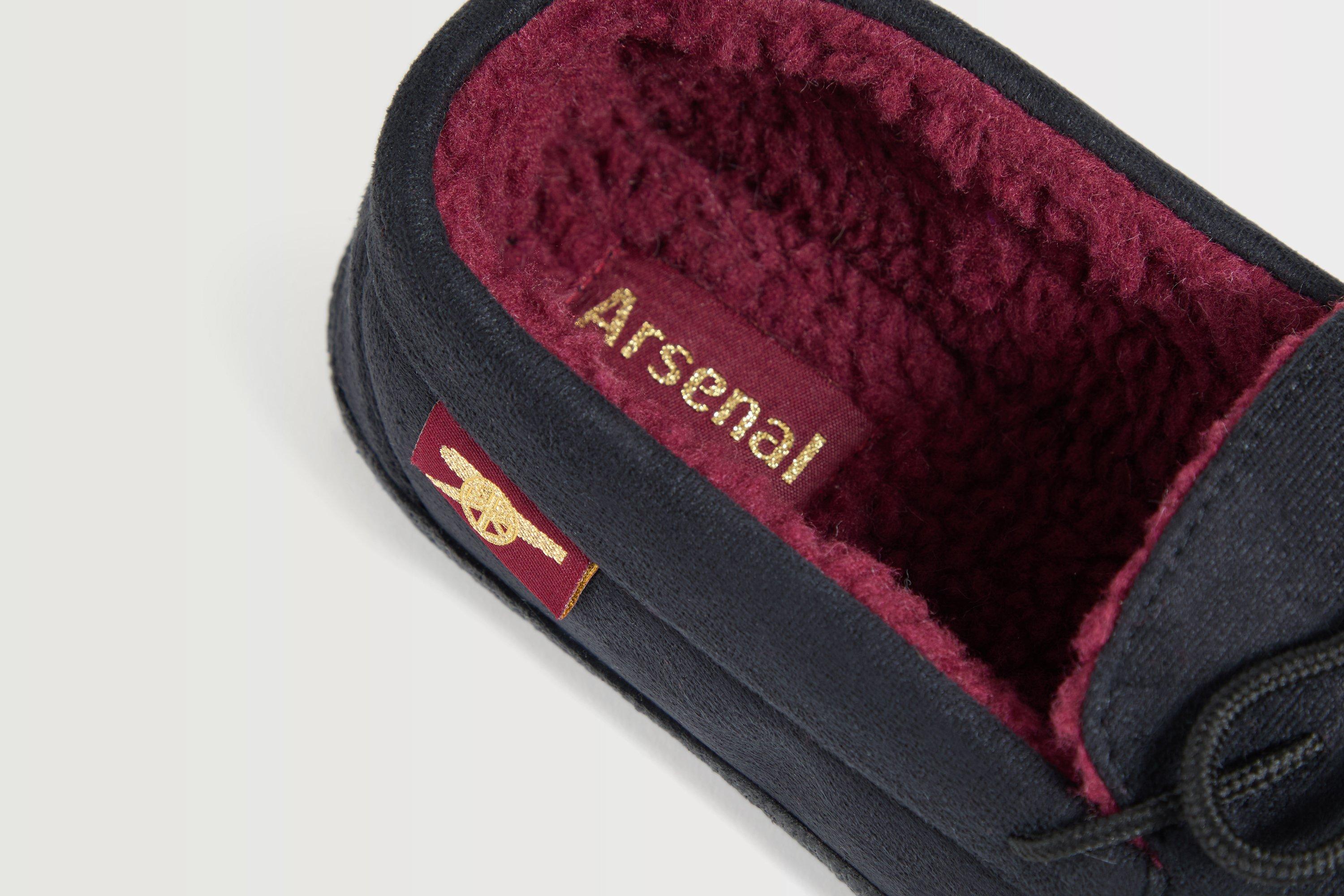 Arsenal slippers best sale size 8