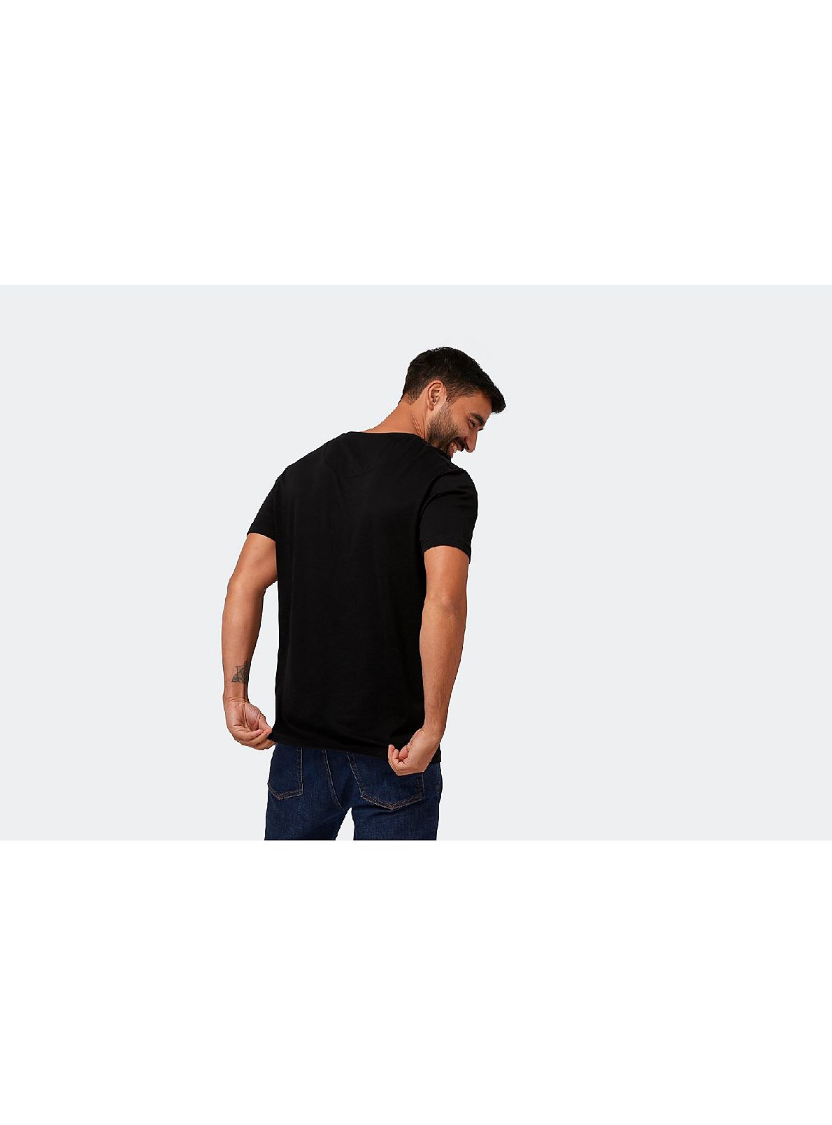 Arsenal 1886 Gothic Text Black T-Shirt | Official Online Store