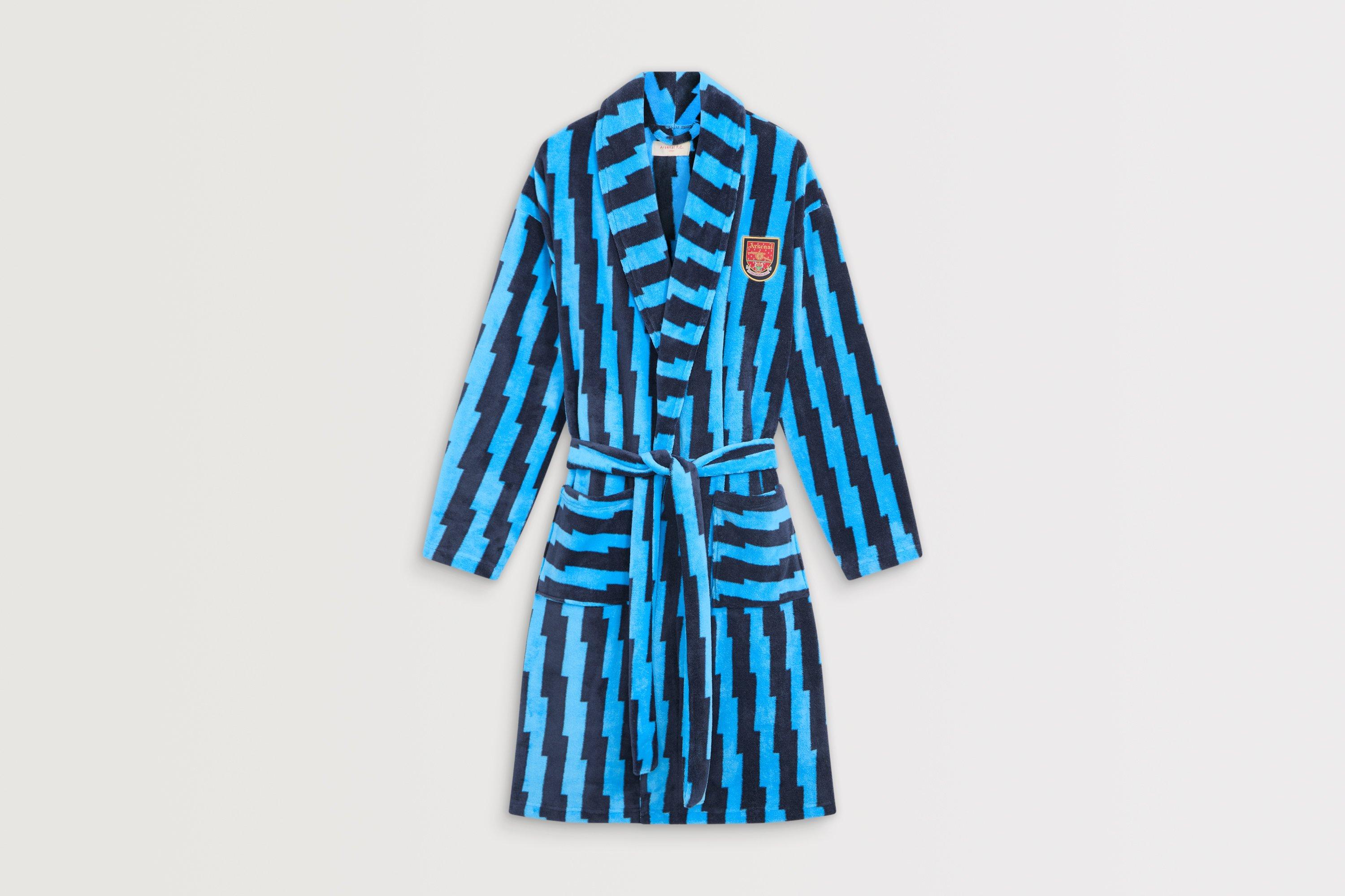 Arsenal Essentials Unisex Lightning Bolt Fleece Dressing Gown | Official  Online Store