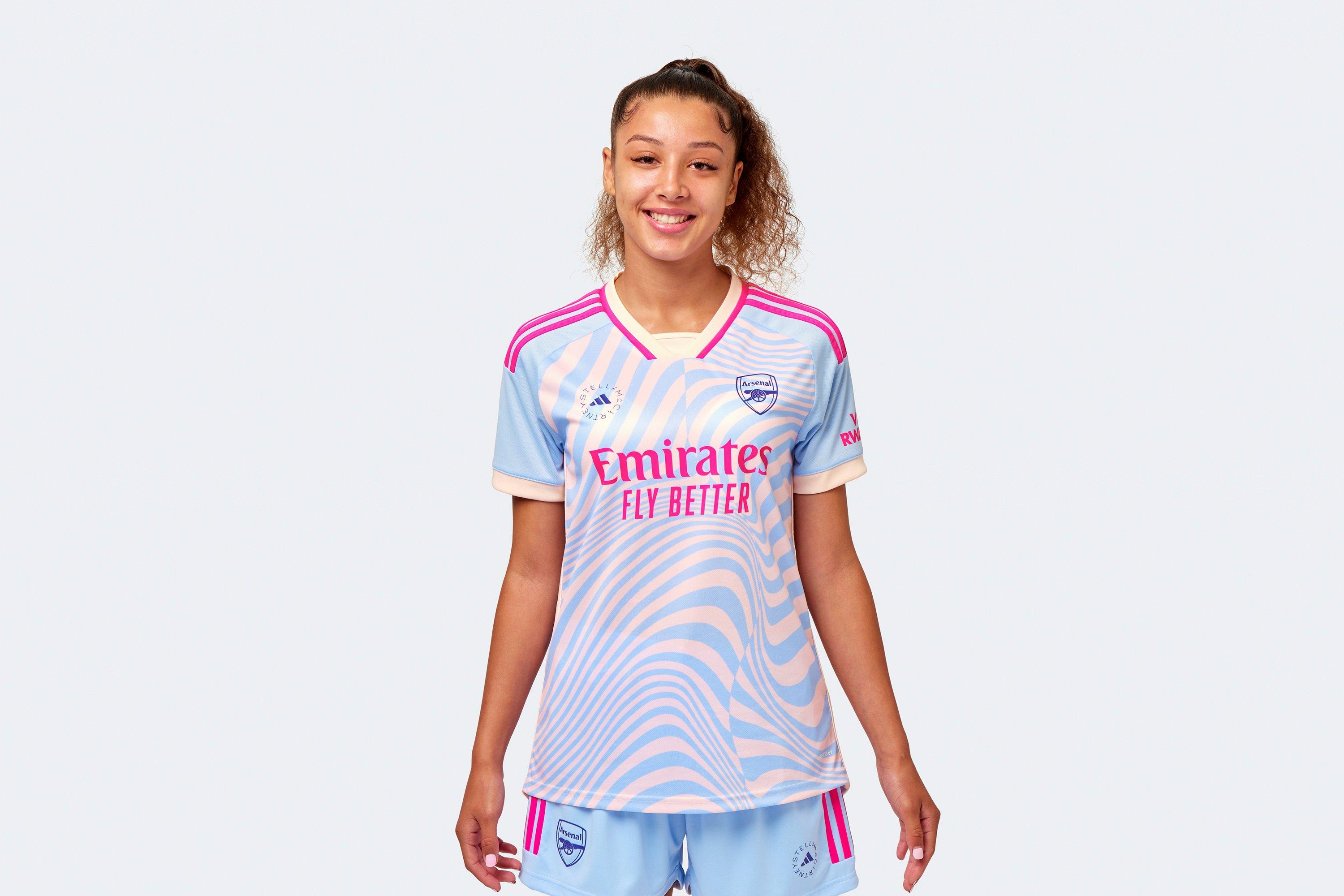 Stella McCartney desenha uniforme para a equipe feminina do Arsenal