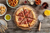 Chicago Town Take Away Stuffed Crust Sweet Cola BBQ 30cm Chicago Town Take Away Stuffed Crust Sweet Cola BBQ 30cm