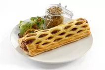 Brakes 6" Unbaked British Pork Lattice Sausage Roll with Caramelised Onion Brakes 6" Unbaked British Pork Lattice Sausage Roll with Caramelised Onion