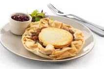 Brakes Caramelised Red Onion & Goats Cheese Filo Tarts Brakes Caramelised Red Onion & Goats Cheese Filo Tarts