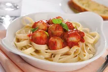 Green Gourmet British Red Tractor Raw Chicken Meatballs 12g Green Gourmet British Red Tractor Raw Chicken Meatballs 12g