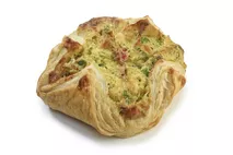 Country Choice Vegetable Panier (Puff pastry filled with green peas, spinach, red peppers, courgettes and tomato in a creamy Emmental sauce) Country Choice Vegetable Panier (Puff pastry filled with green peas, spinach, red peppers, courgettes and tomato in a creamy Emmental sauce)