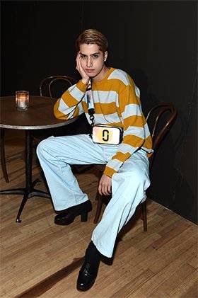 Front Row - Picture 1