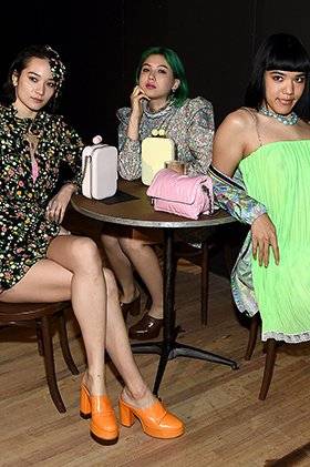 Front Row - Picture 2