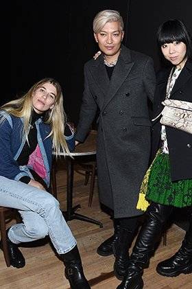 Front Row - Picture 6