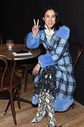 Front Row - Picture 9