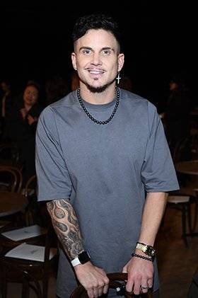 Front Row - Picture 11