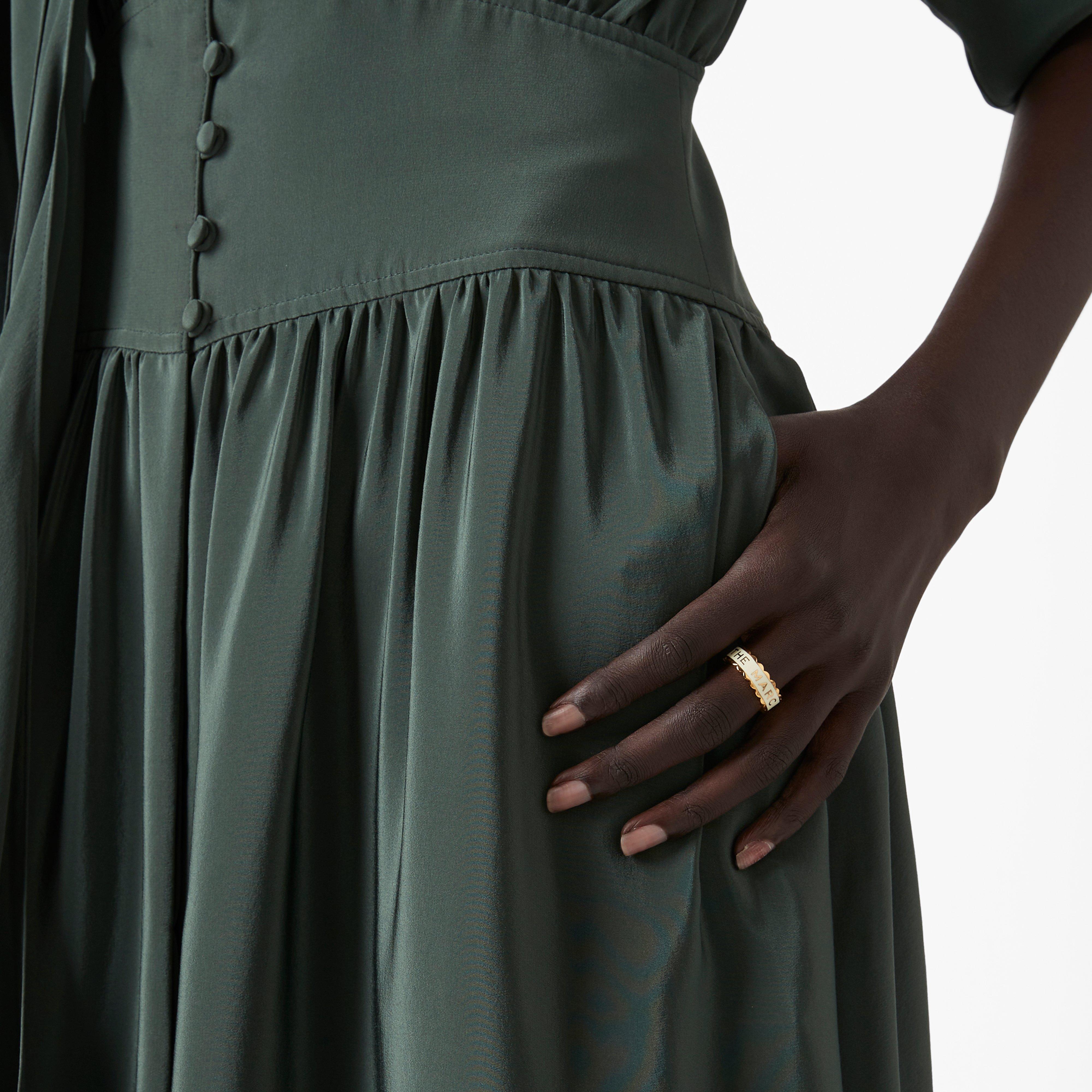 The Scallop Medallion Ring - CREAM/GOLD--Alternate view