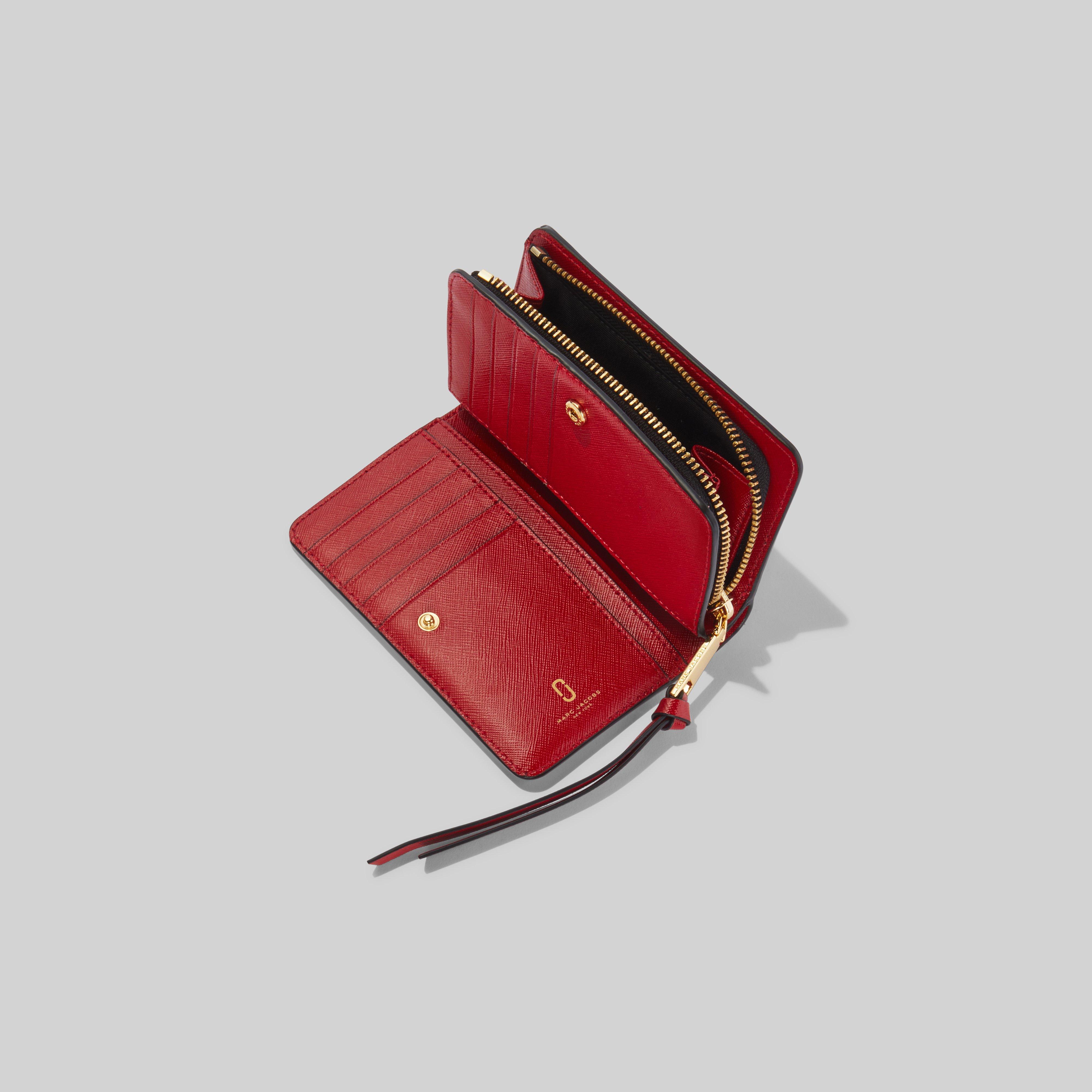 The Snapshot Compact Wallet