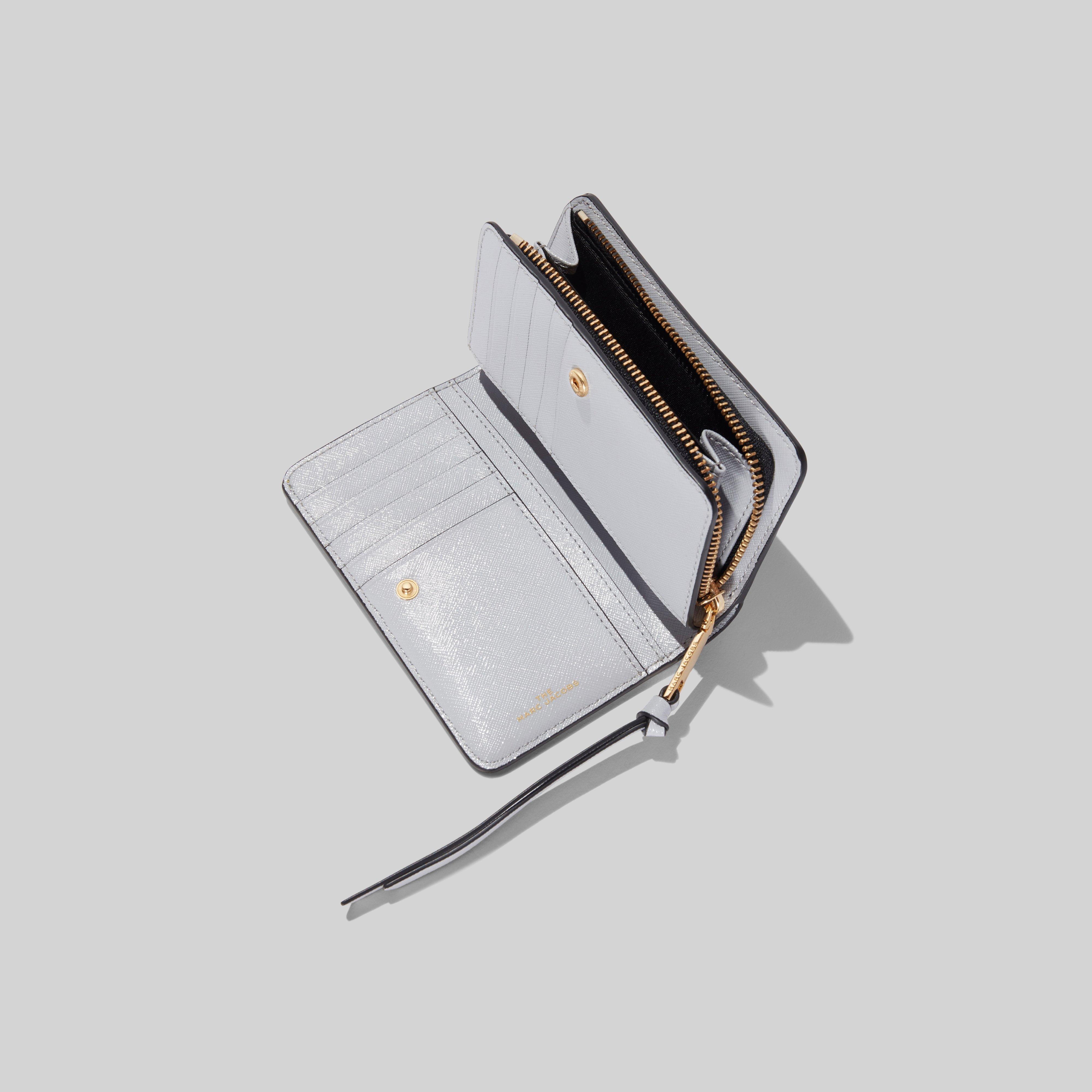 The Snapshot Compact Wallet