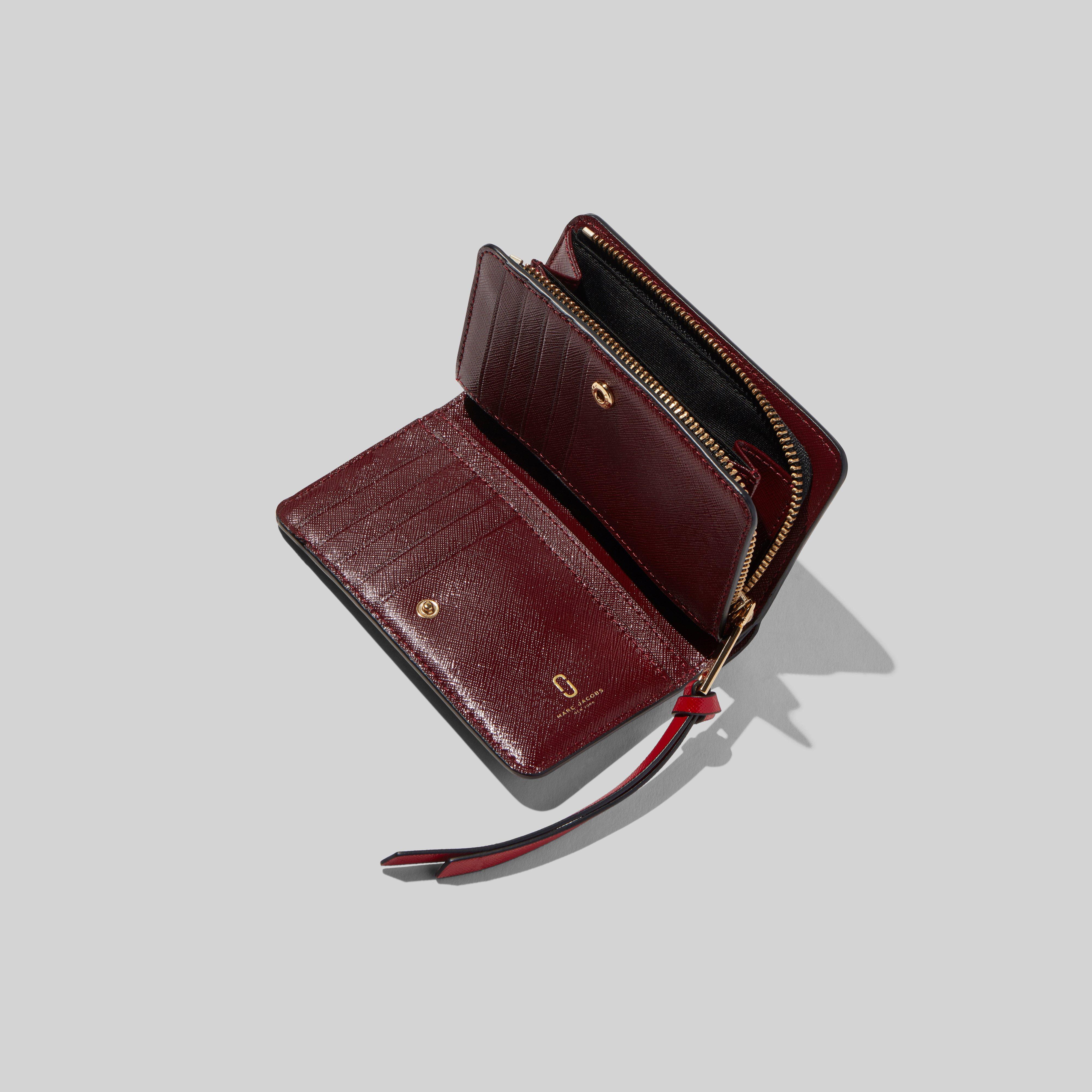 The Snapshot Compact Wallet