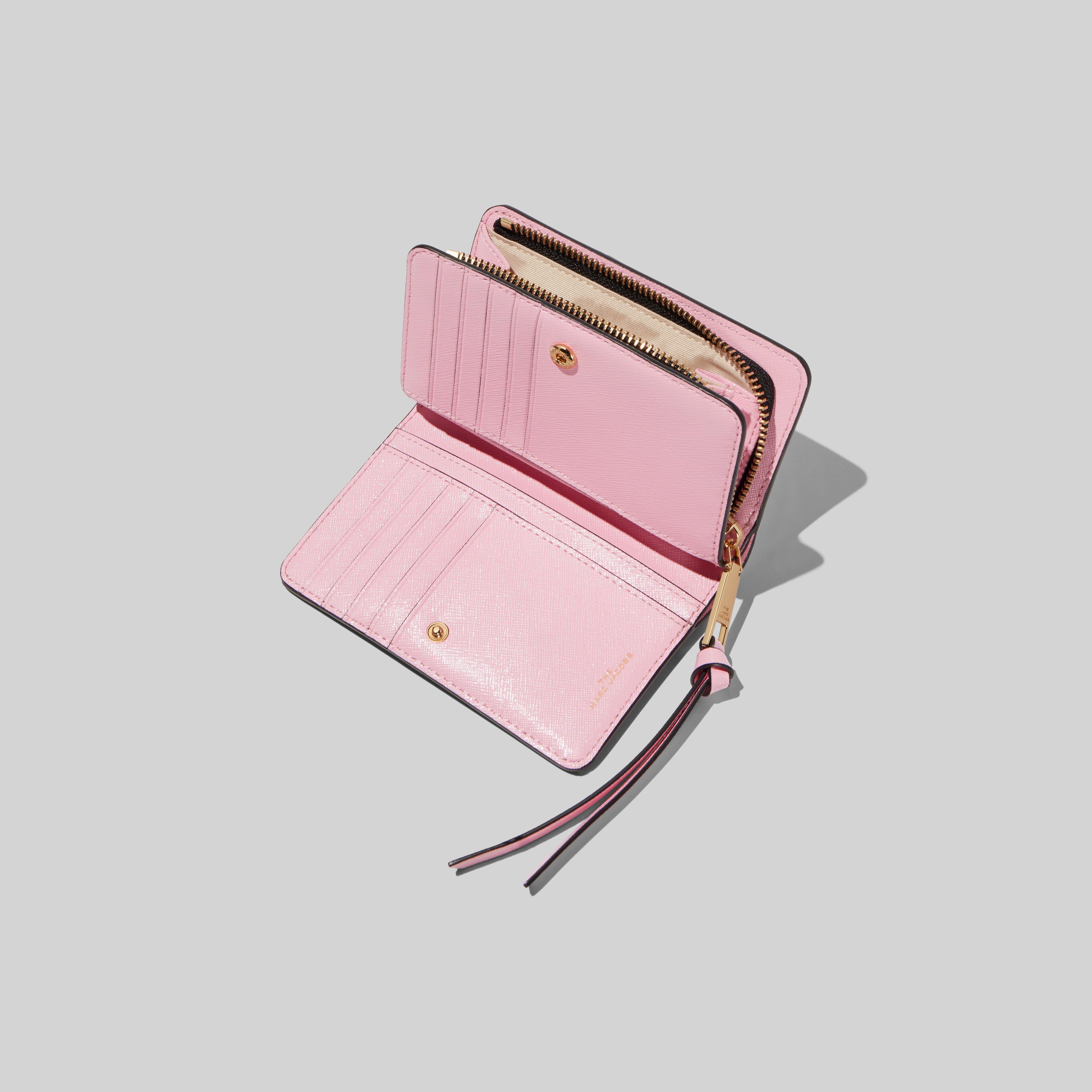 The Snapshot Compact Wallet