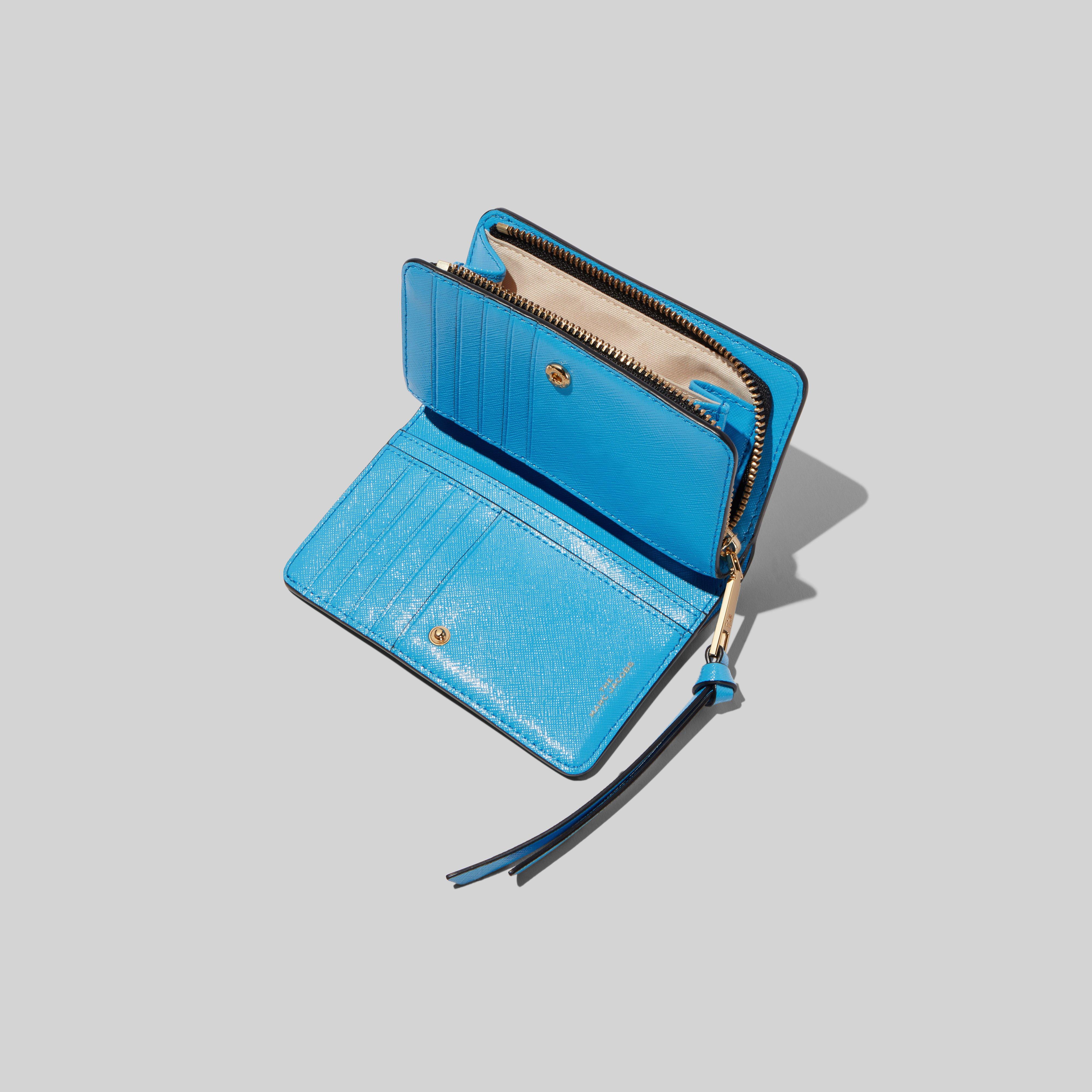 The Snapshot Compact Wallet