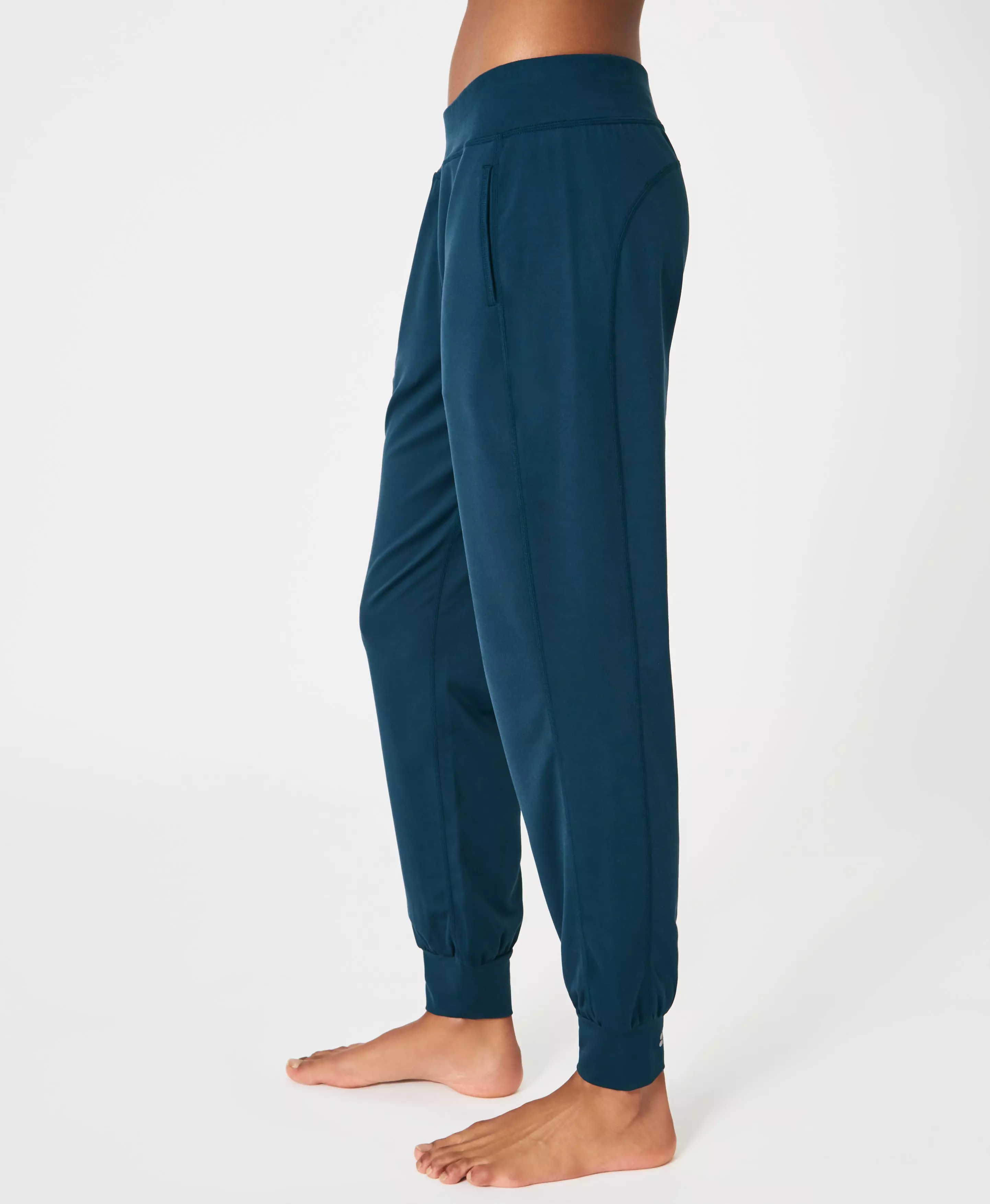 Sweaty betty garudasana 2024 crop yoga trousers