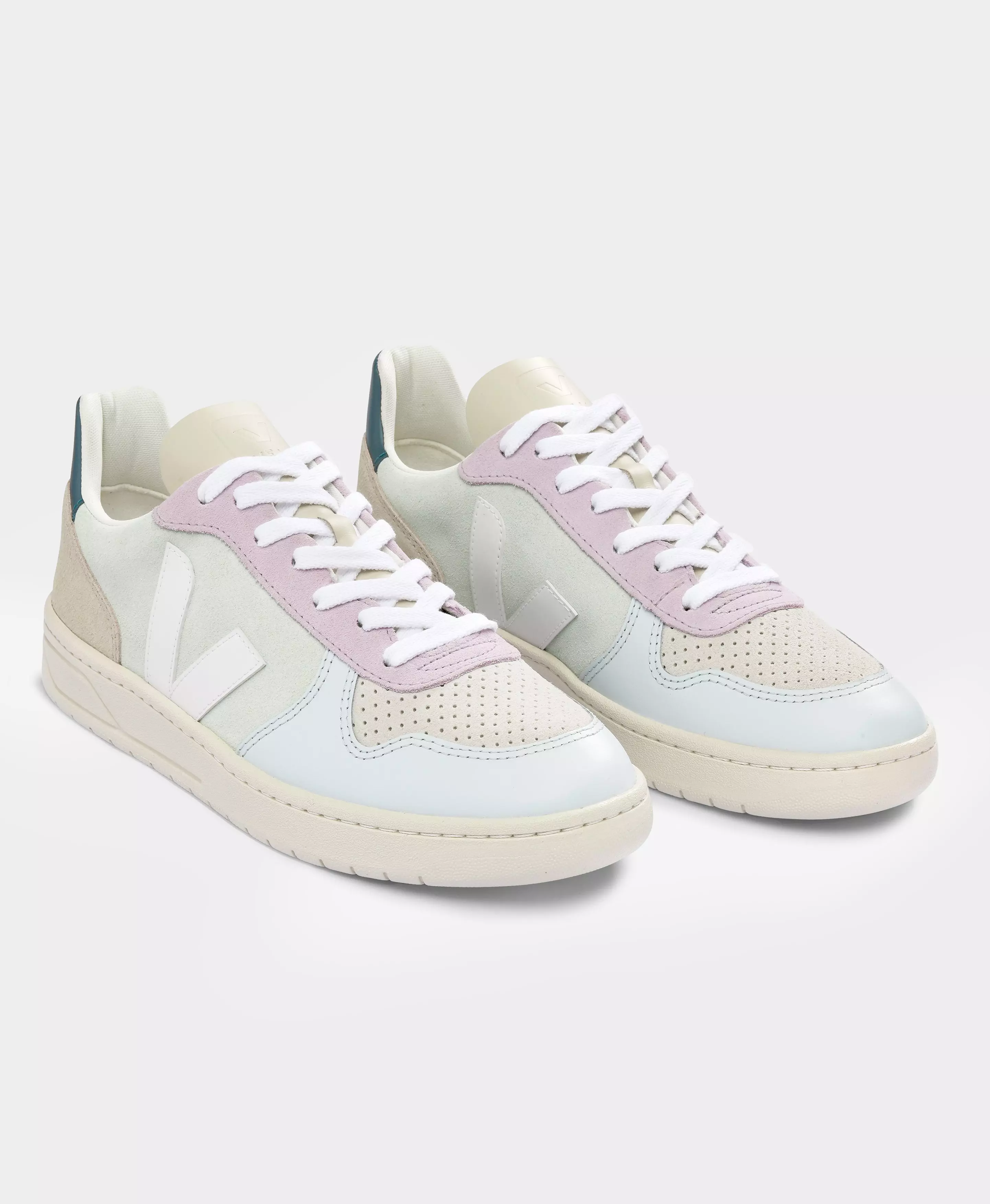 Veja v10 deals womens trainers