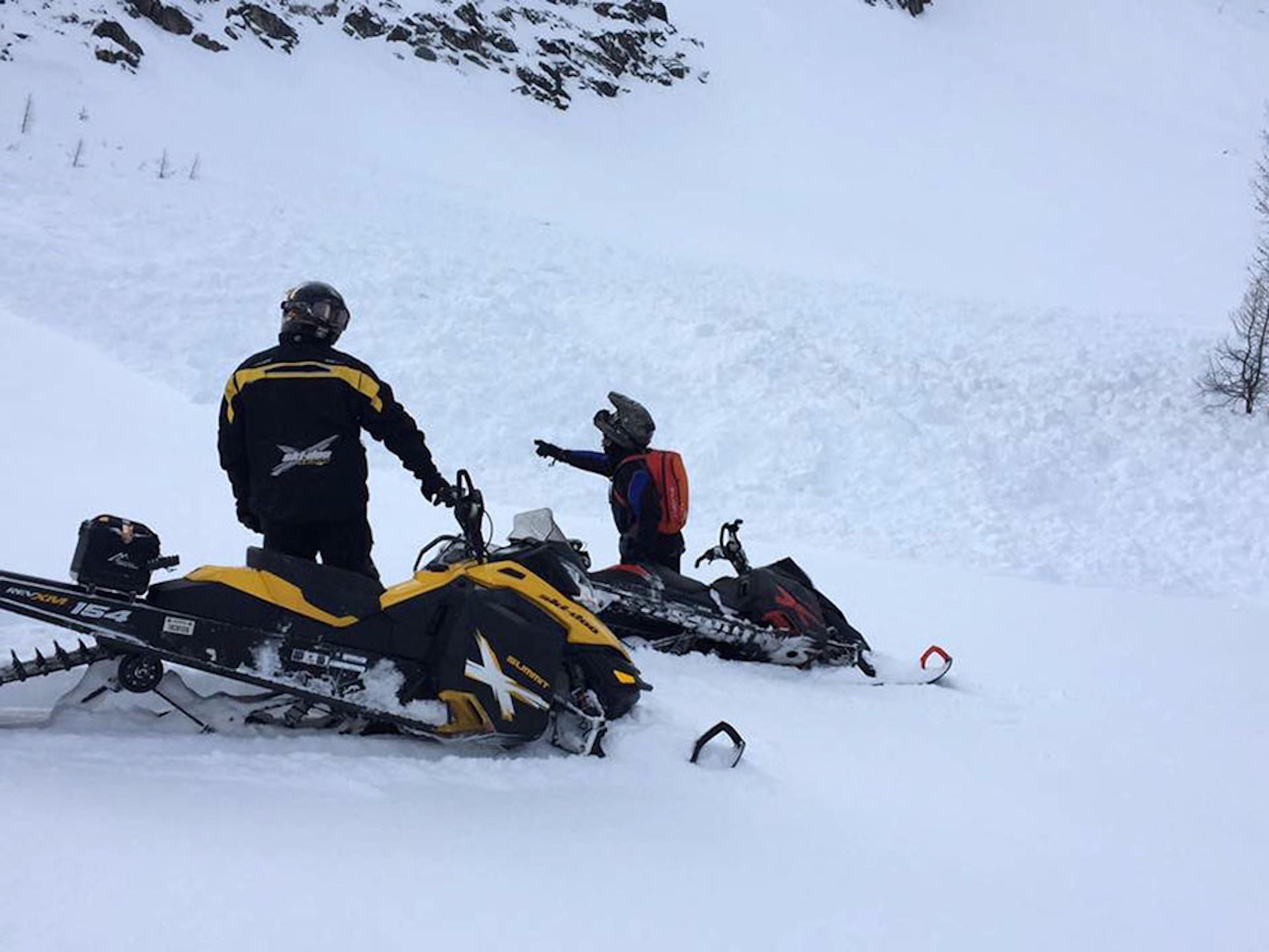 Snowmobiler Saved by Avalanche AirbagAfter Nearly Leaving it Behind