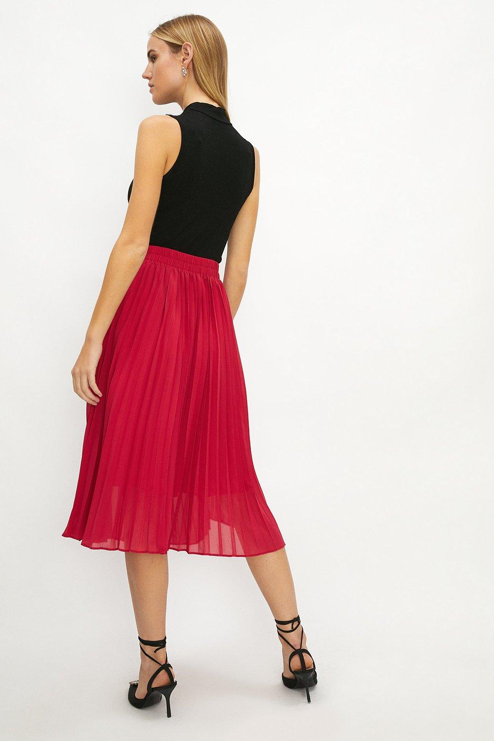 berry pleated skirt