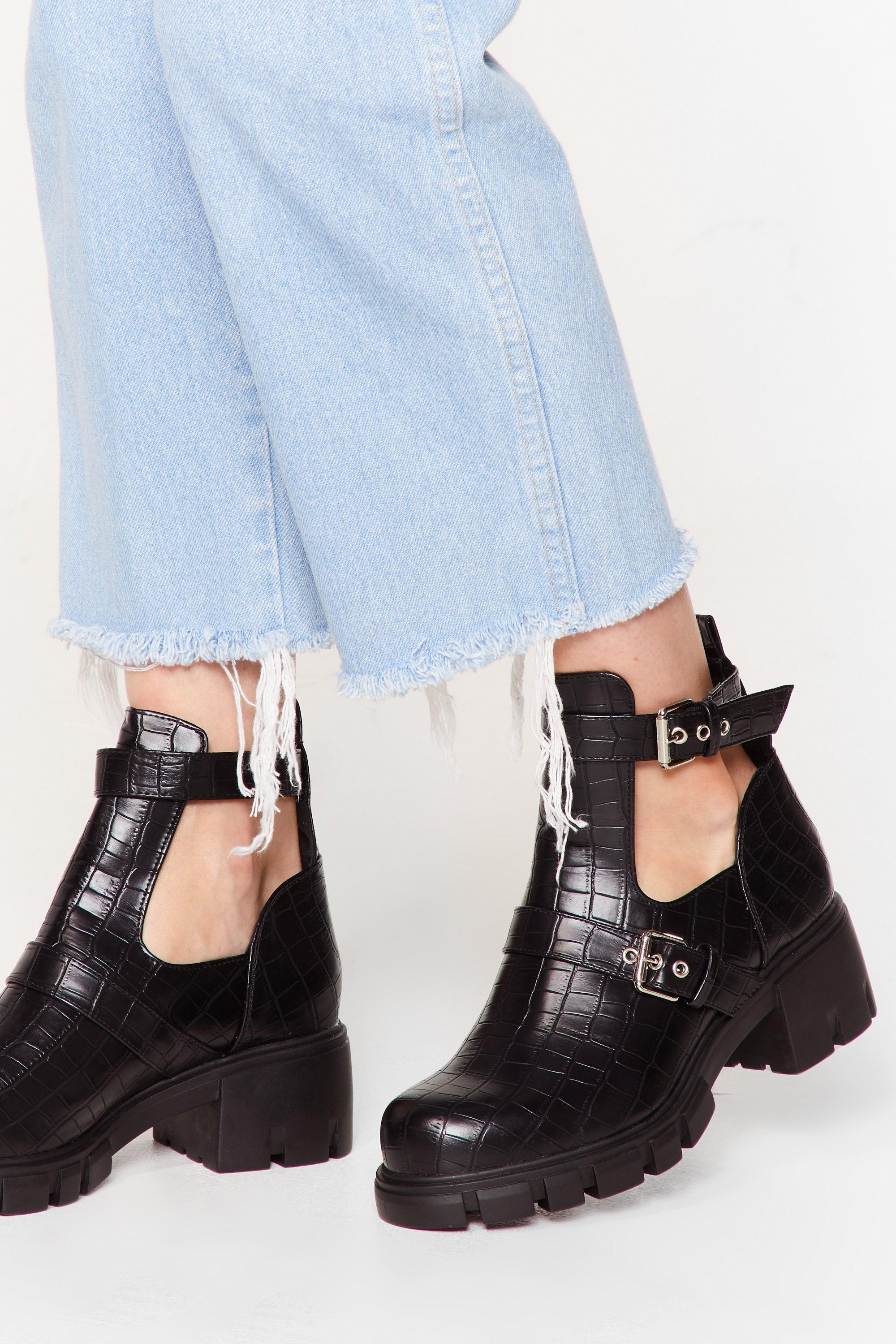 bottines cut out