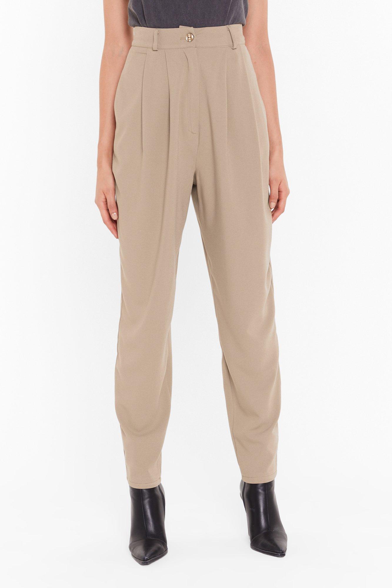pleated tapered jeans