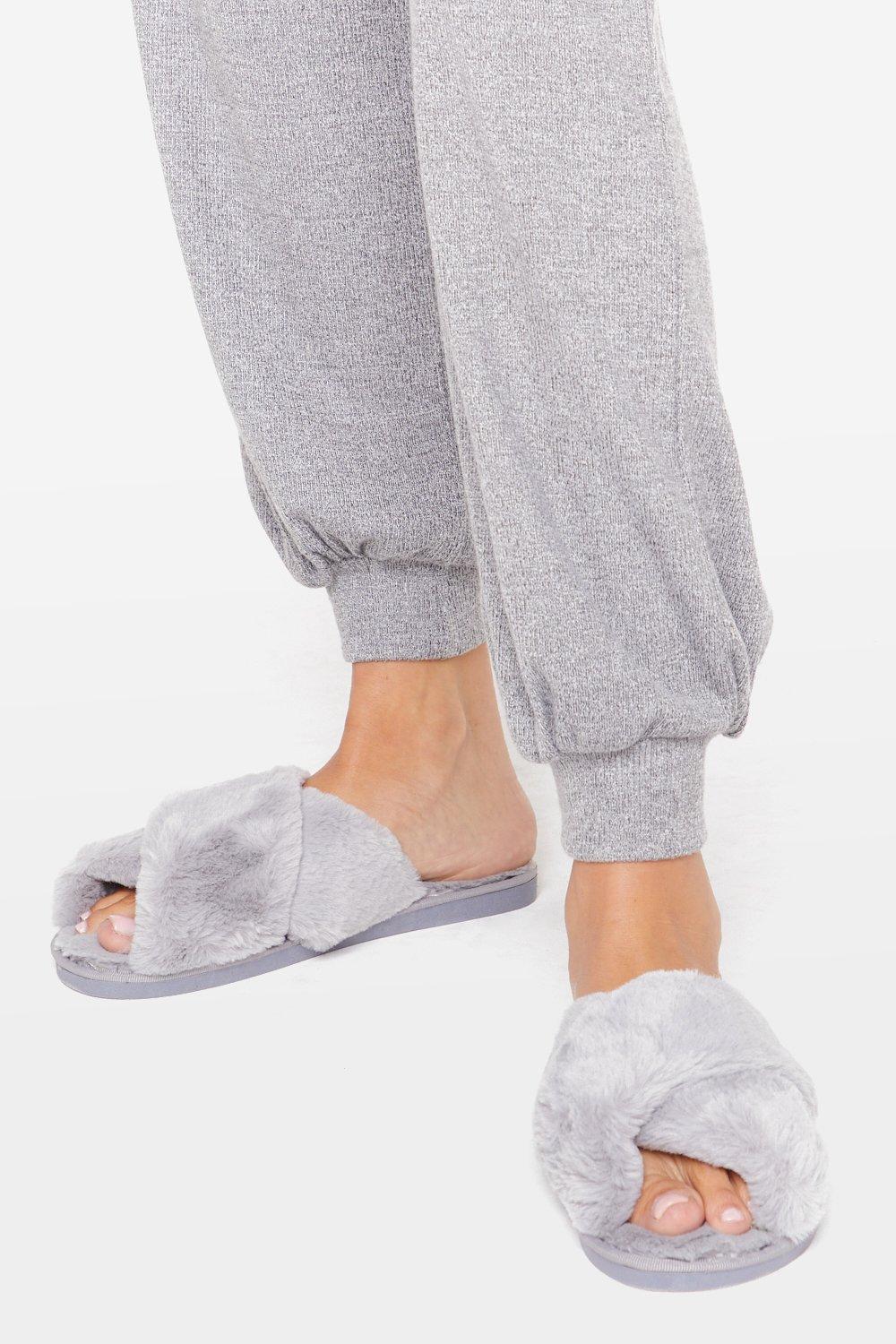 faux fur crossover slippers