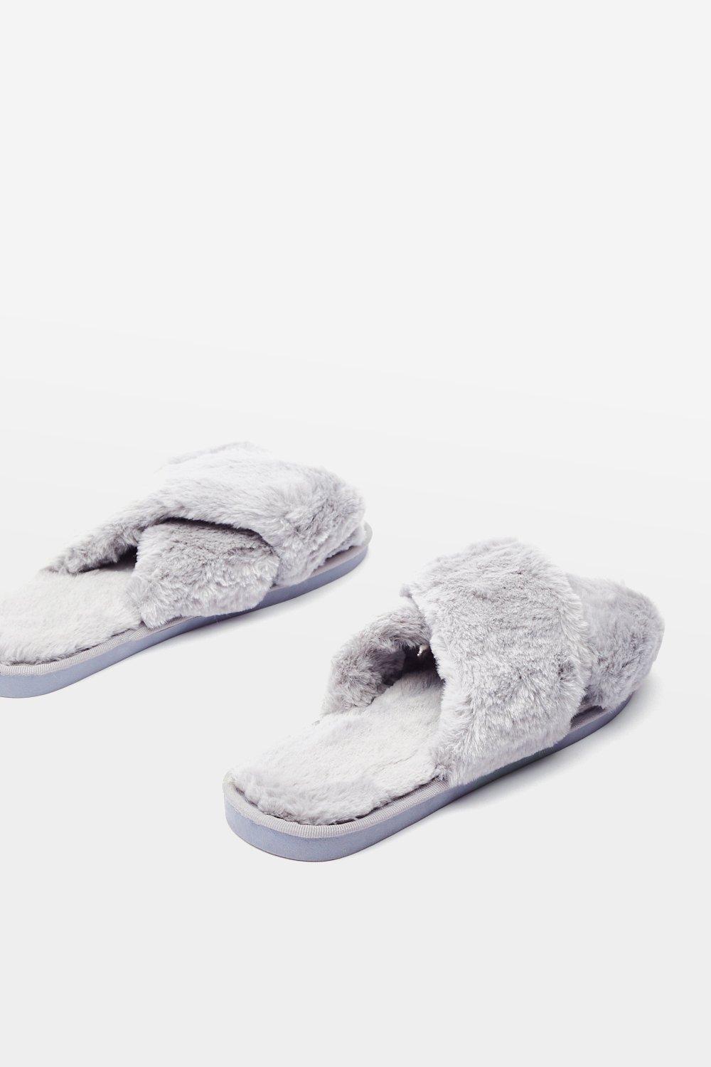 faux fur crossover slippers
