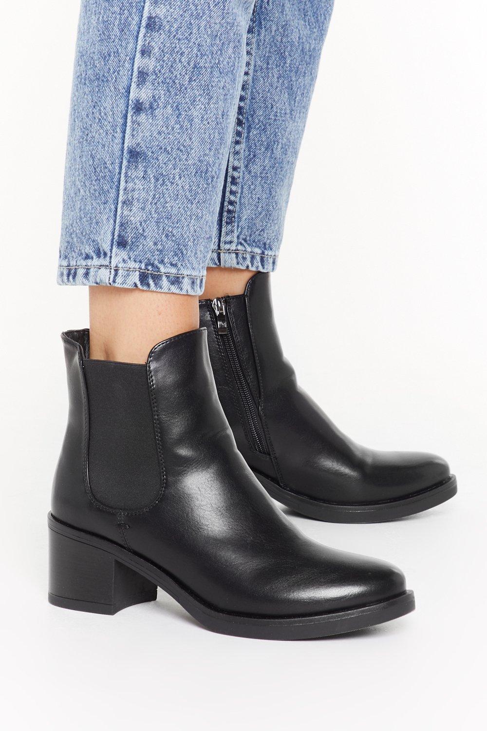 chelsea boots in faux leather