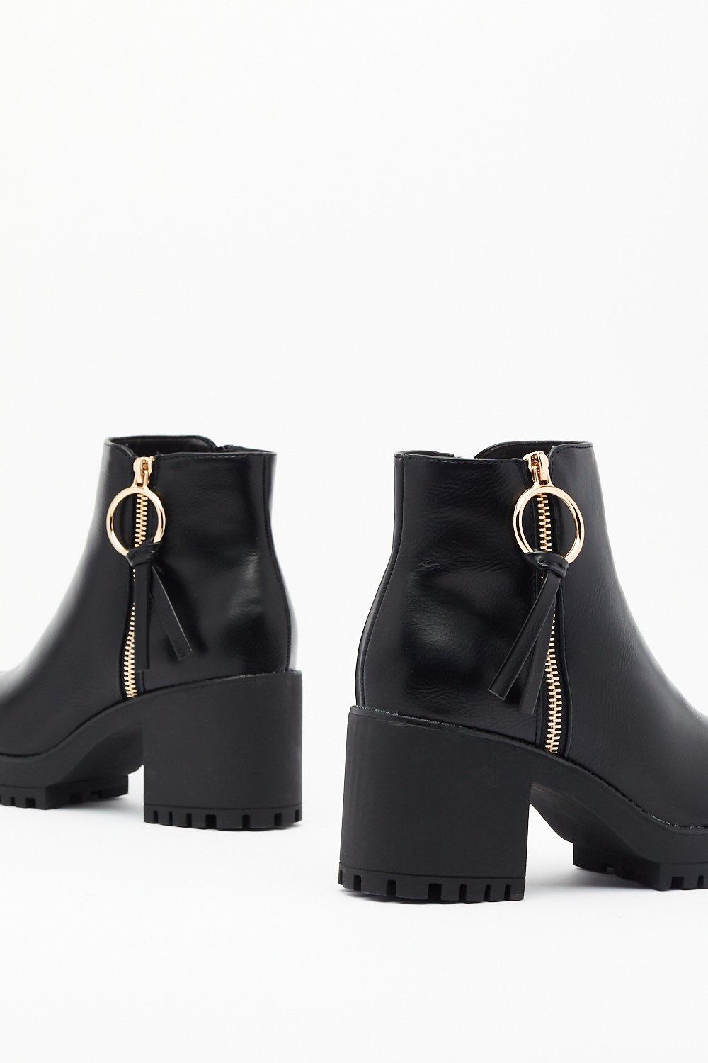 ankle boots with zip