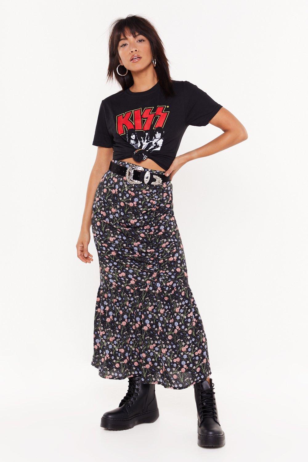 t shirt with long skirt