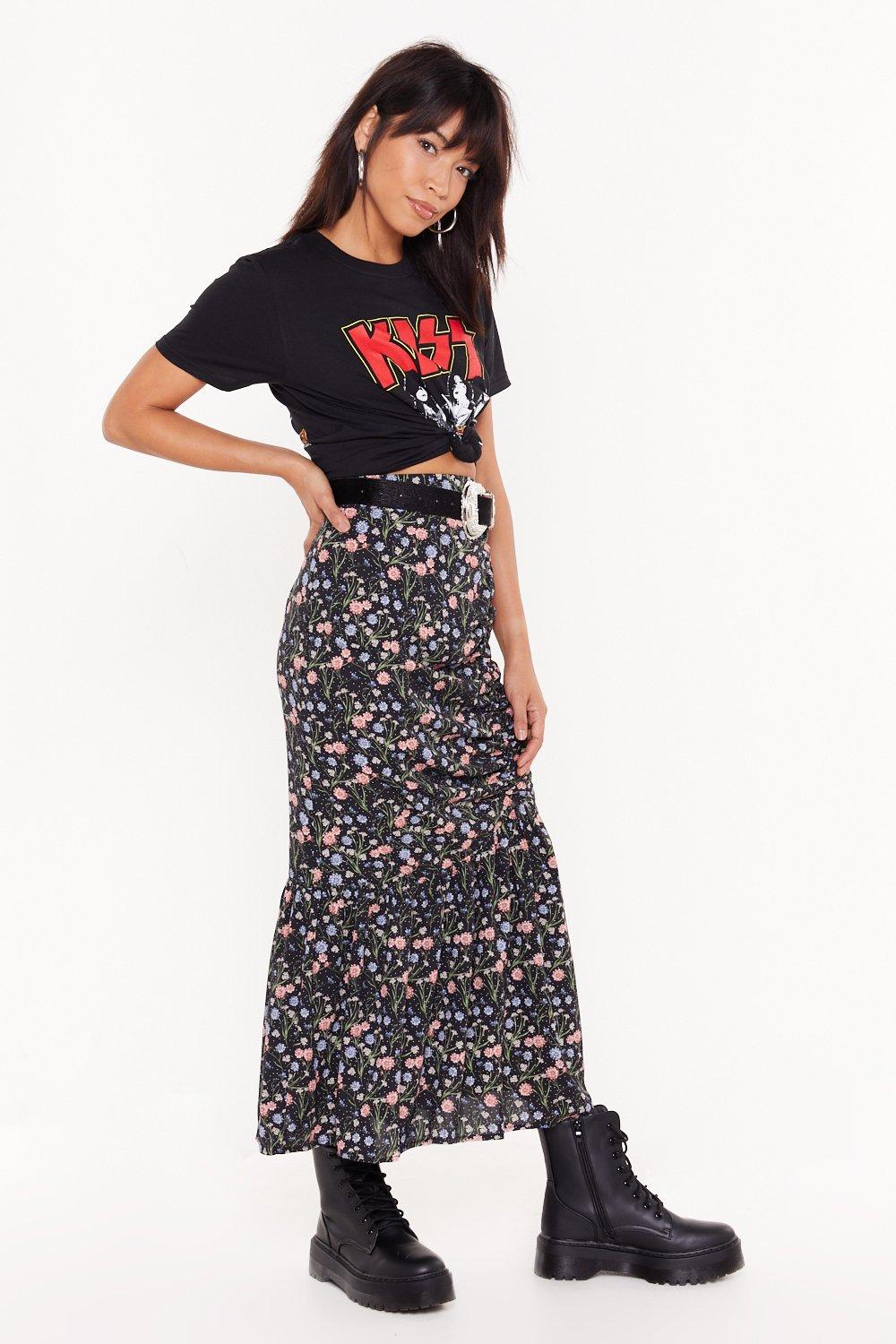 t shirt with long skirt