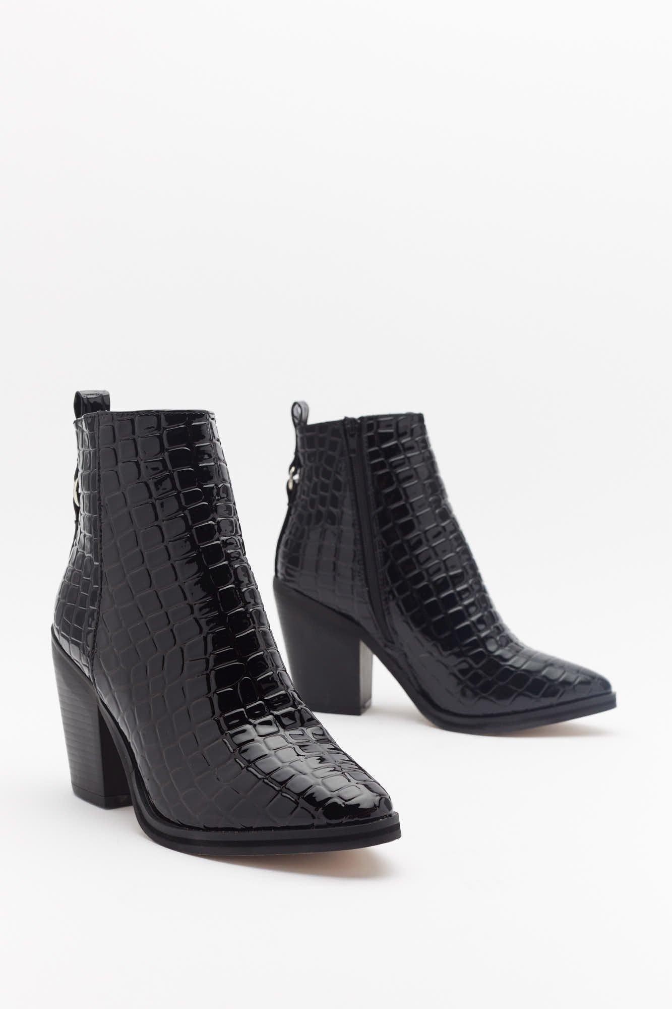 bottines a talon effet croco