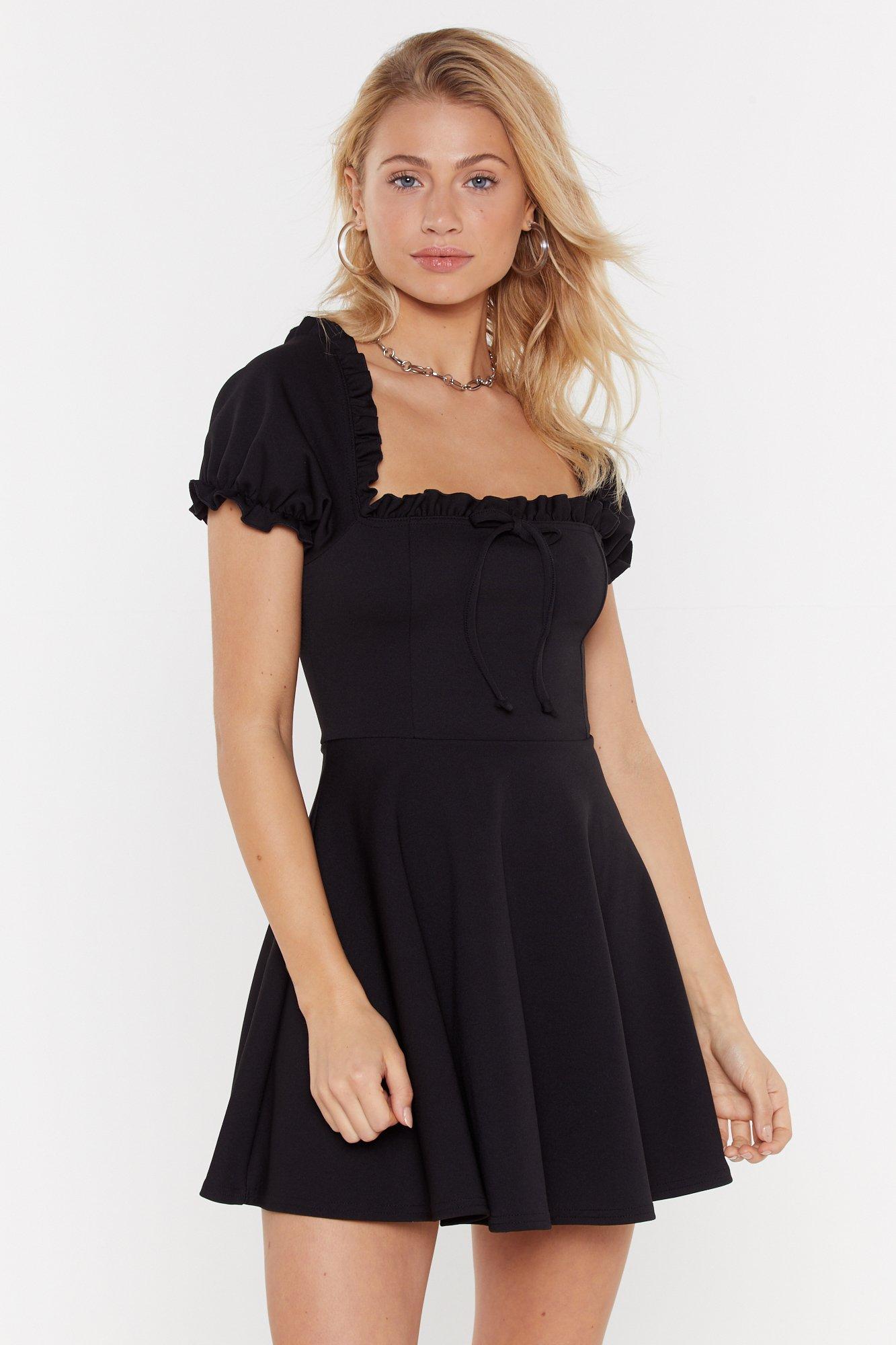 black dress puffy