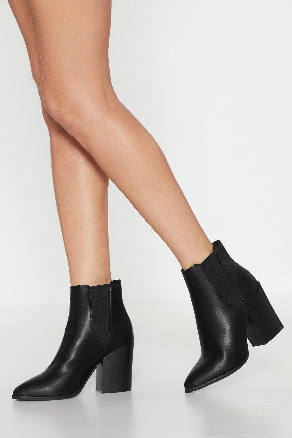 chelsea boots in faux leather