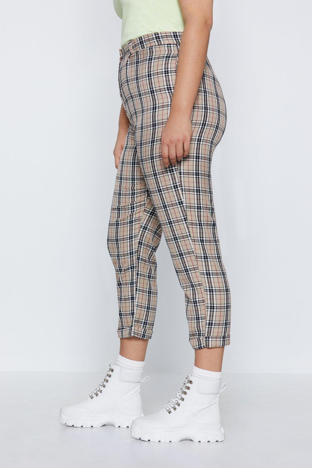 Waiste Dresses in a Tapered Line
