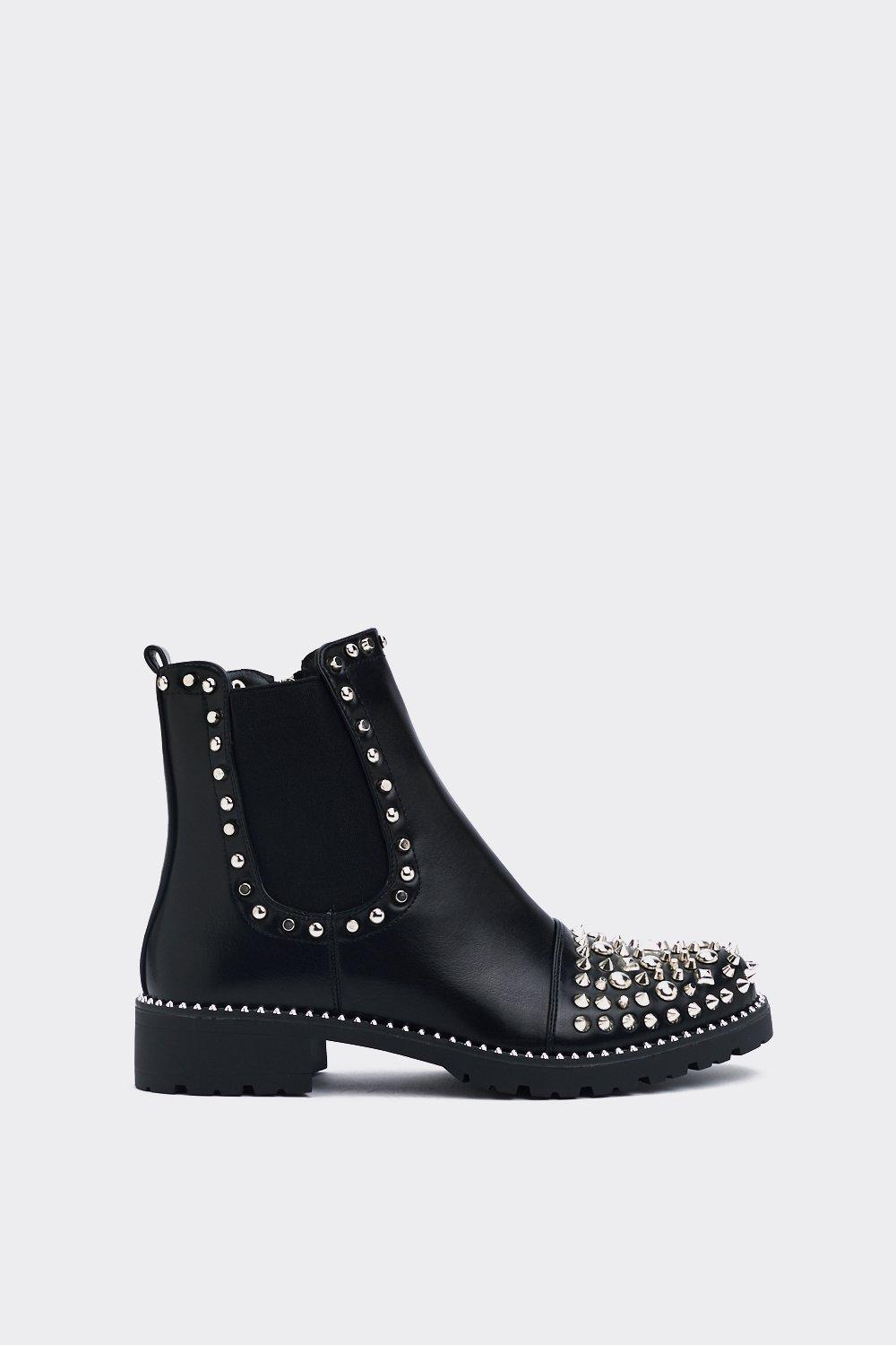 STUD-ING IN THE WAY OF CONTROL CHELSEA BOOT