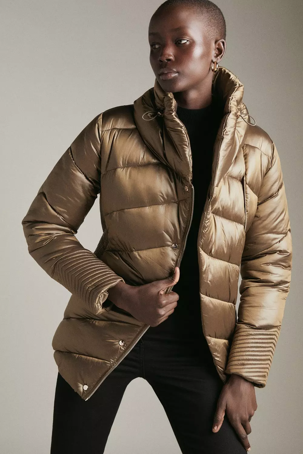 Long metallic outlet puffer coat