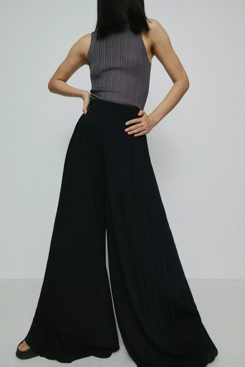 Queen of Casual Black Pleated Wide-Leg Pants