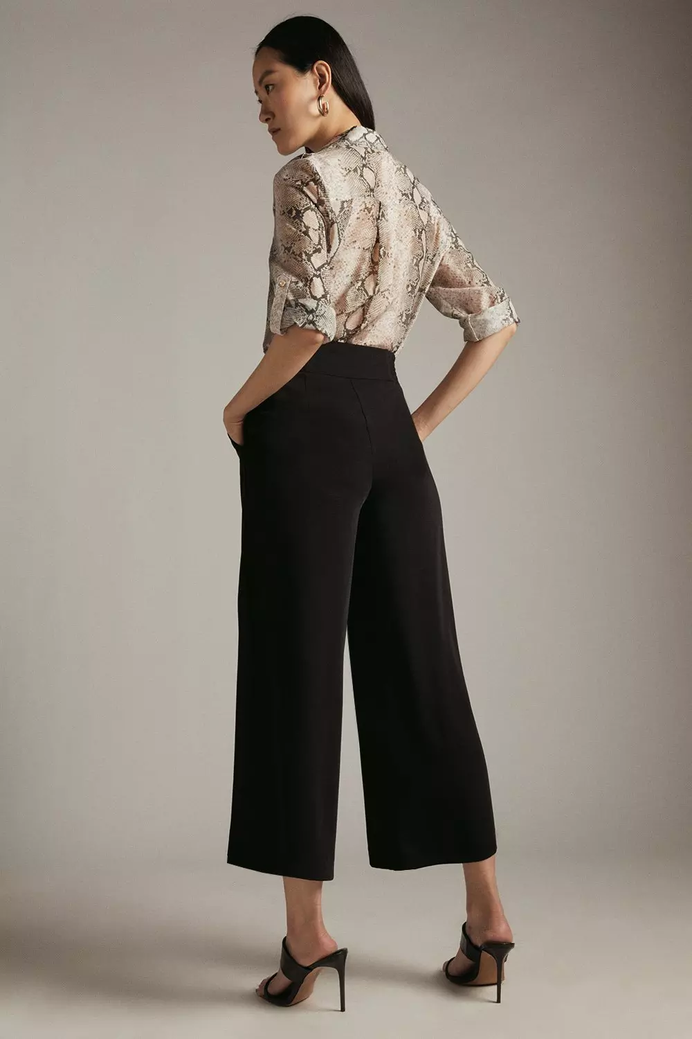 Wide-leg Tailored Pants