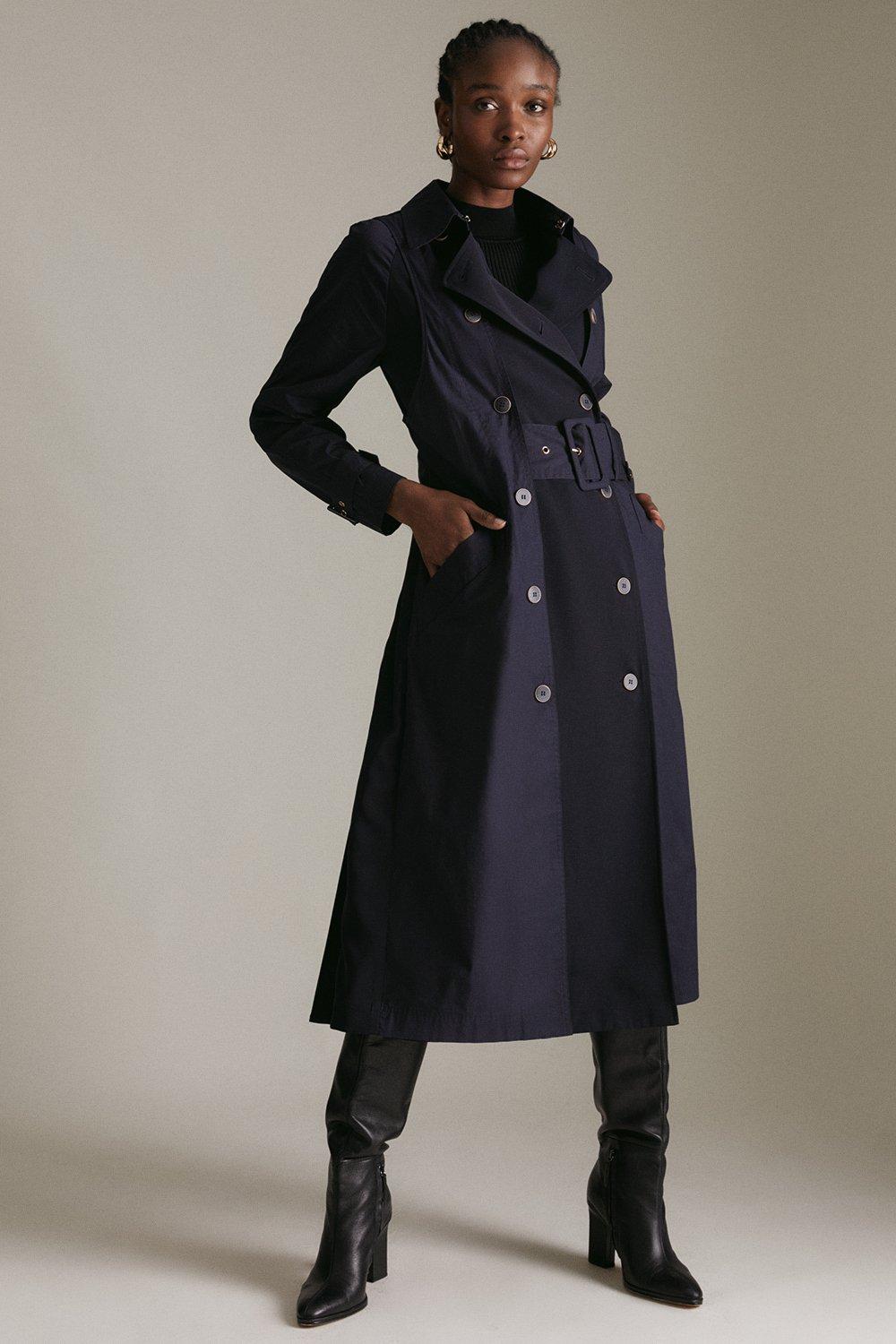 Pleated trench outlet coat