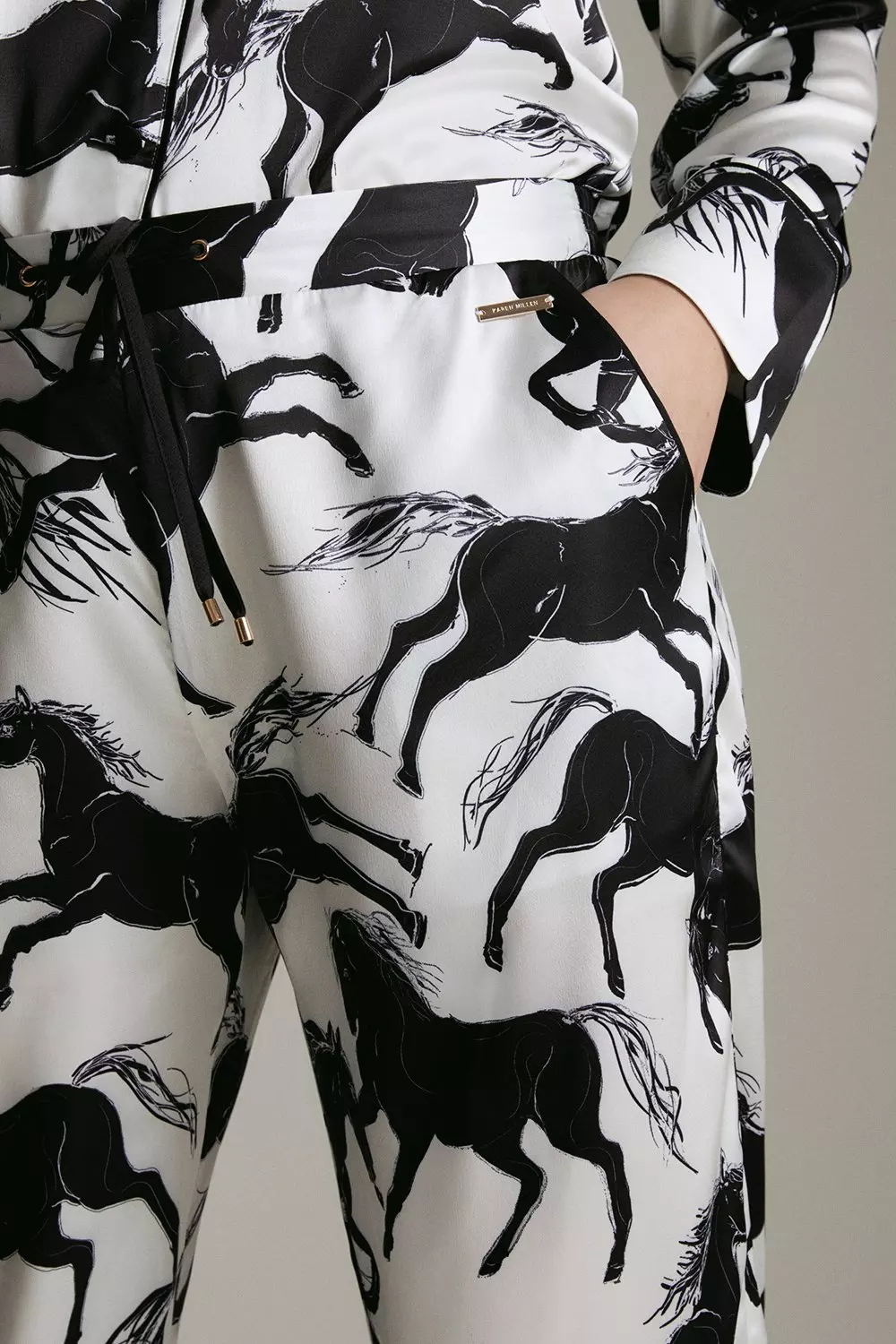 Black horse online pyjama