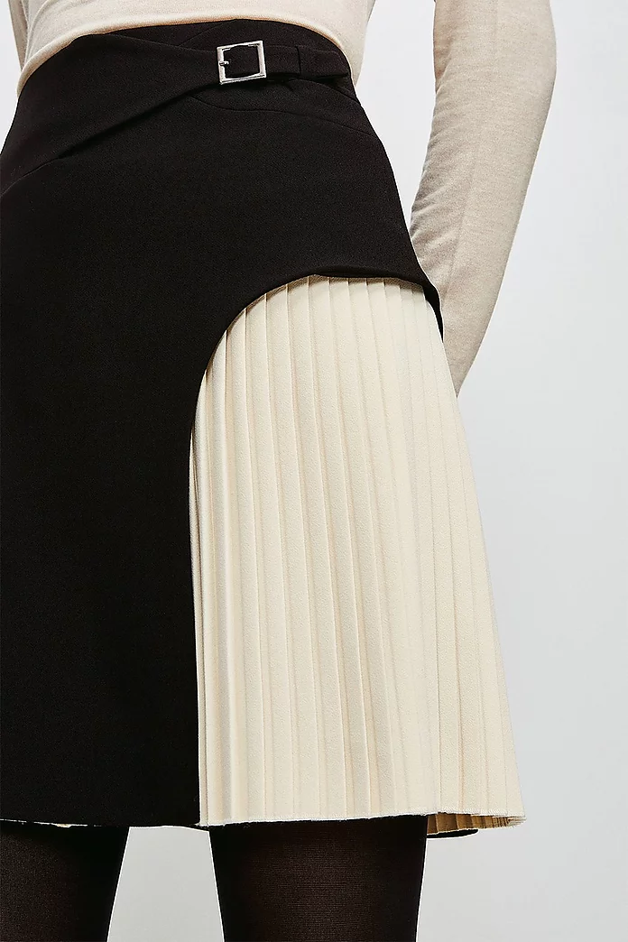 Buckle Detail Pleated Mini Skirt