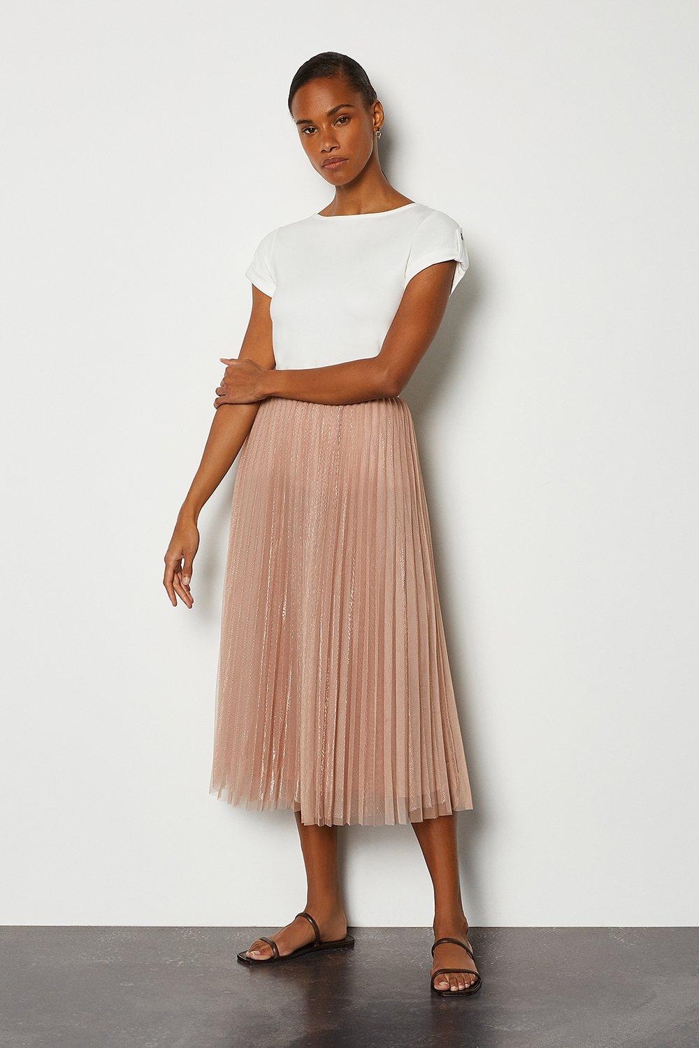 tan pleated skirt