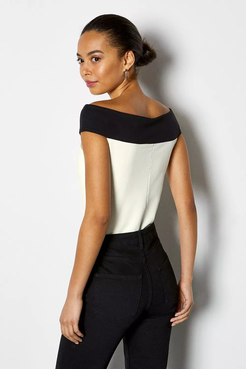 Color Block Off The Shoulder Twist Jersey Top