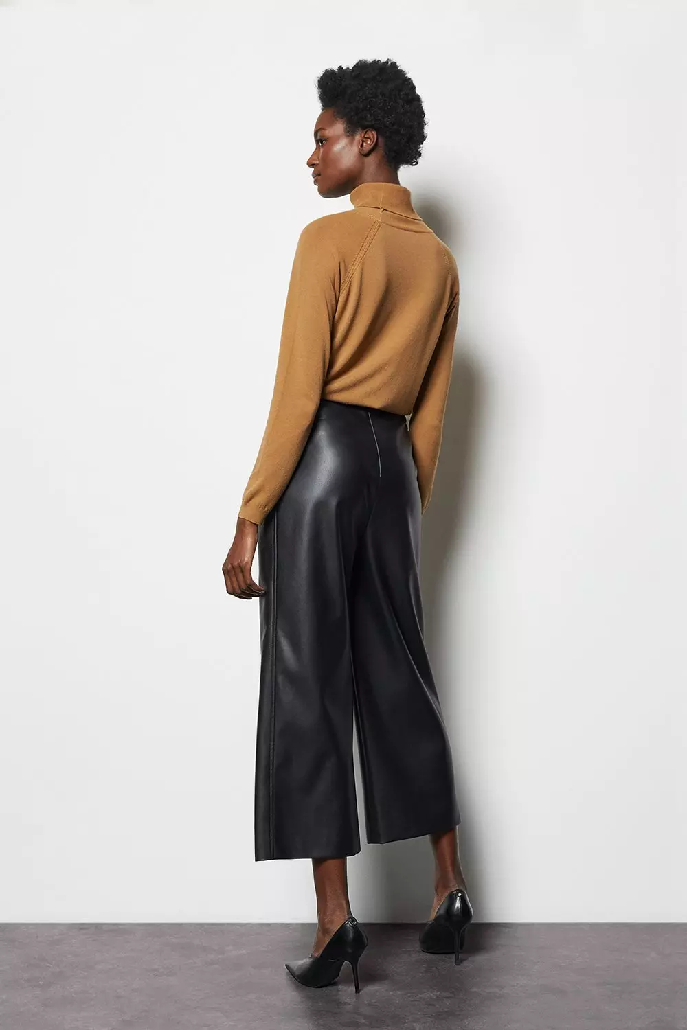 Faux leather 2025 trousers zara