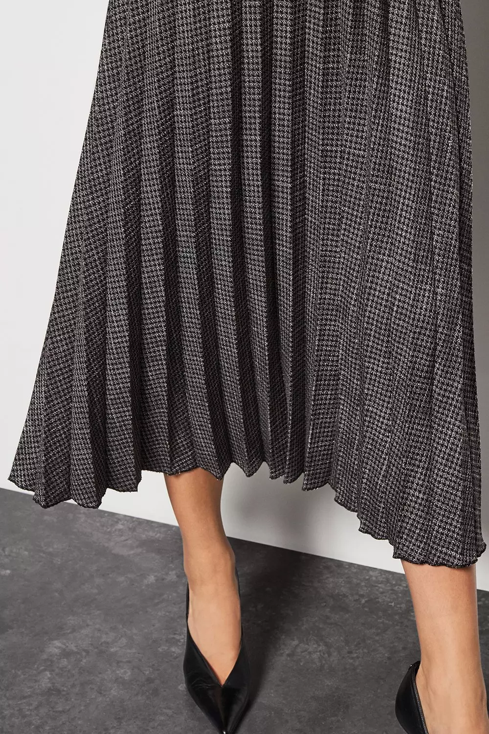 Houndstooth pleated maxi clearance skirt