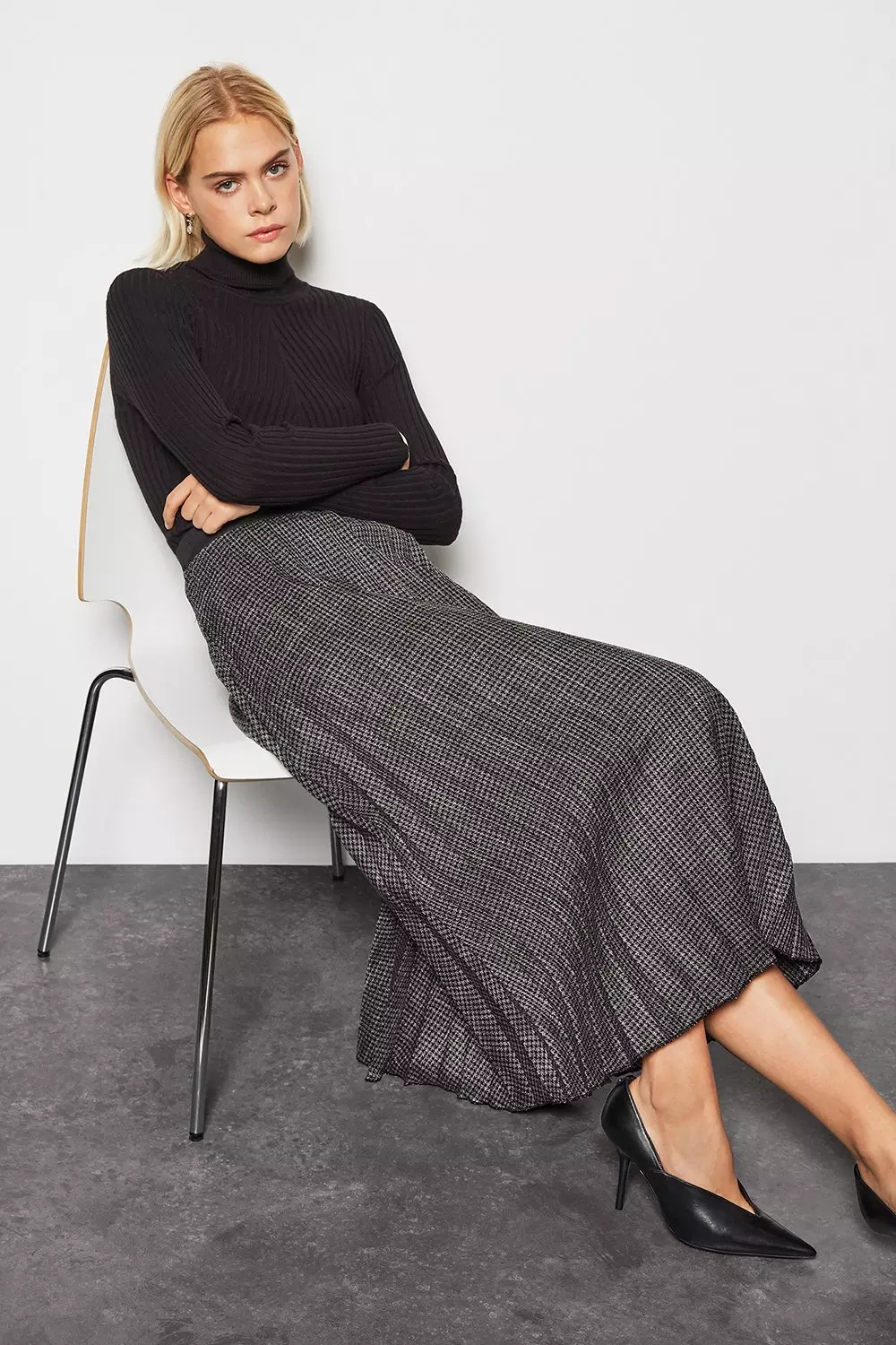 Houndstooth pleated clearance maxi skirt