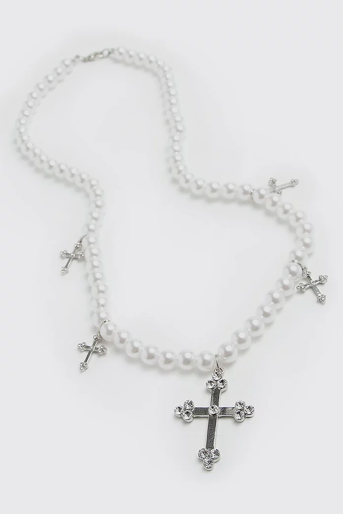 Perlenkette mit Kreuz-Anhängern | boohooMAN DE