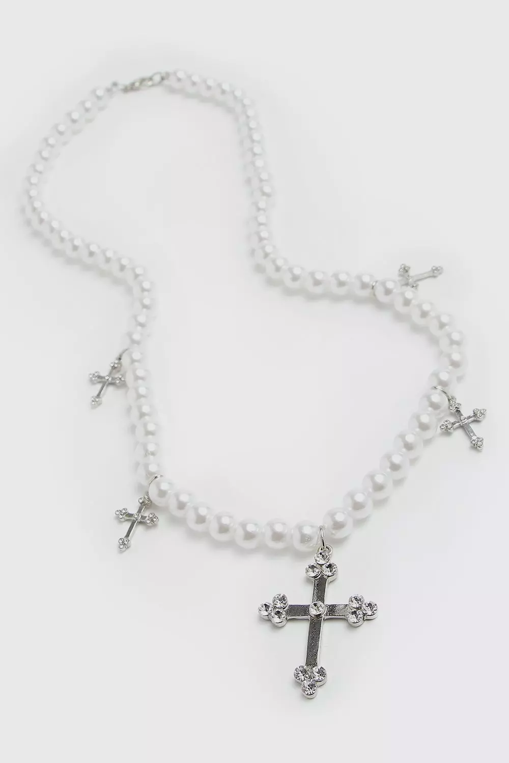 Perlenkette mit Kreuz-Anhängern | boohooMAN DE | Lange Ketten